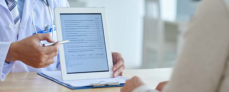 doctor-with-digitise-medical-record-on-tablet